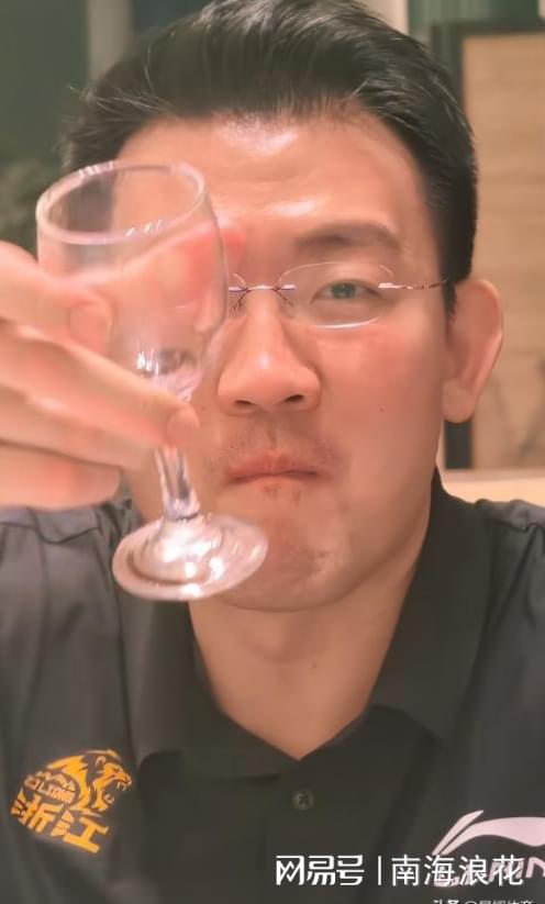刺记建议火箭用KD换福克斯：薪资对等+为哈珀让位+休城补最弱一环
