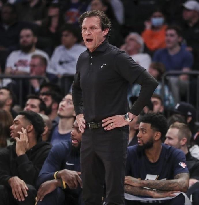 NBA首支单赛季双冠王，尼克斯两项决赛均成功战胜马刺