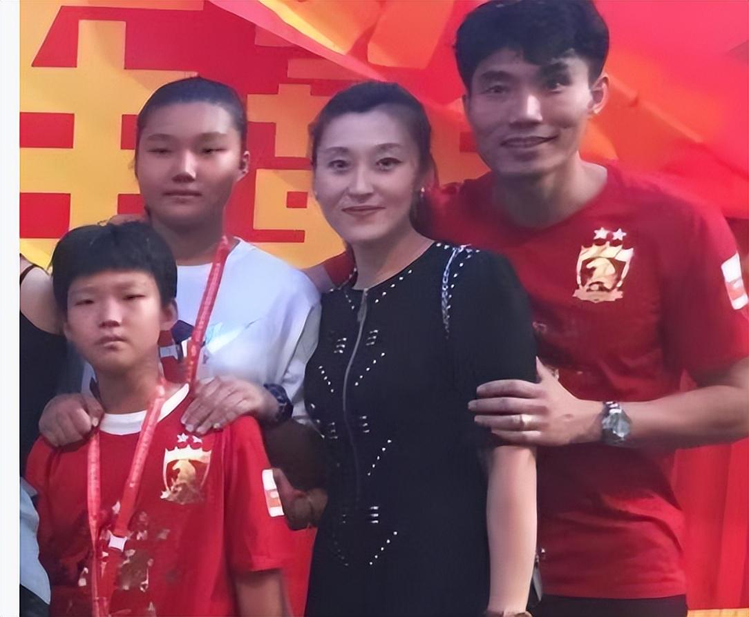 马刺内讧！近46年最强新秀！不满上场时间