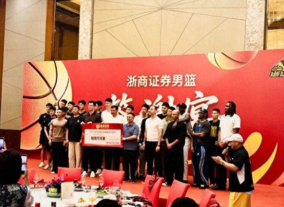 阿奴诺比升FMVP榜首！或复刻伊戈达拉模式 皮尔斯：直接给他颁奖