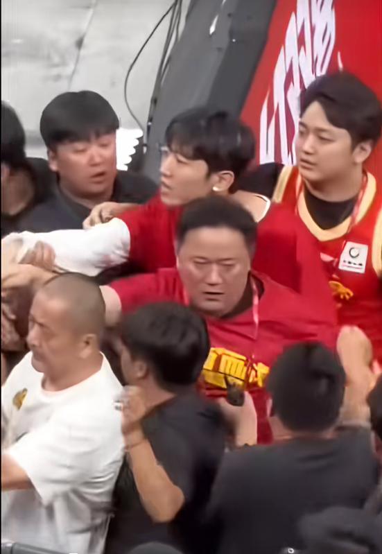 名记曝绿军拟交易得字母哥墨菲