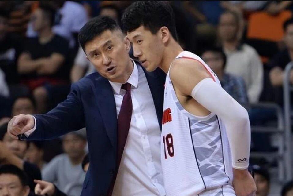领先16分果然白费！马刺又遭逆转，文班空砍两双留憾，尼克斯登顶