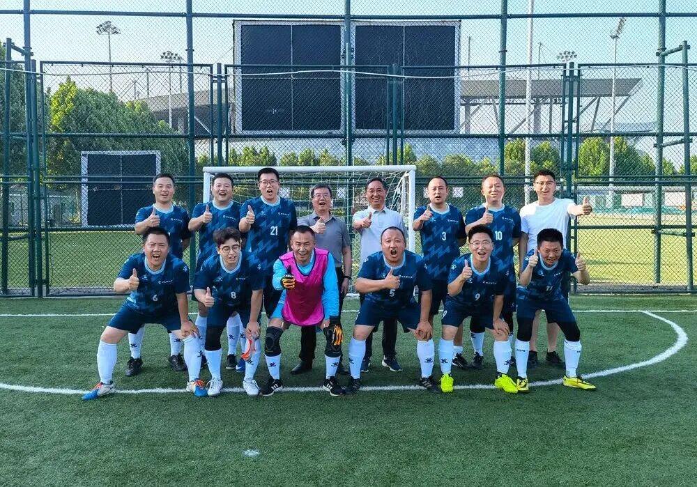 内马尔入选世界杯名单仍在康复，社媒官宣第五次当爸