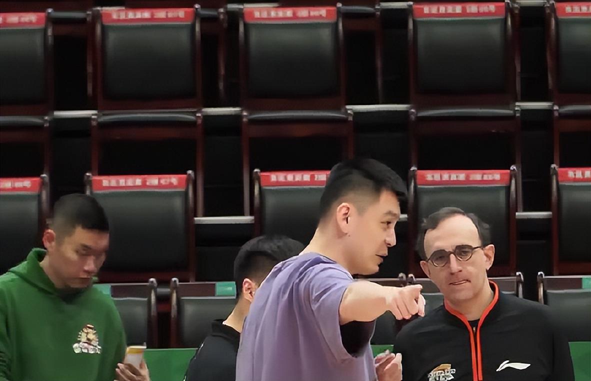 拉塞尔夺加泰排位赛杆位